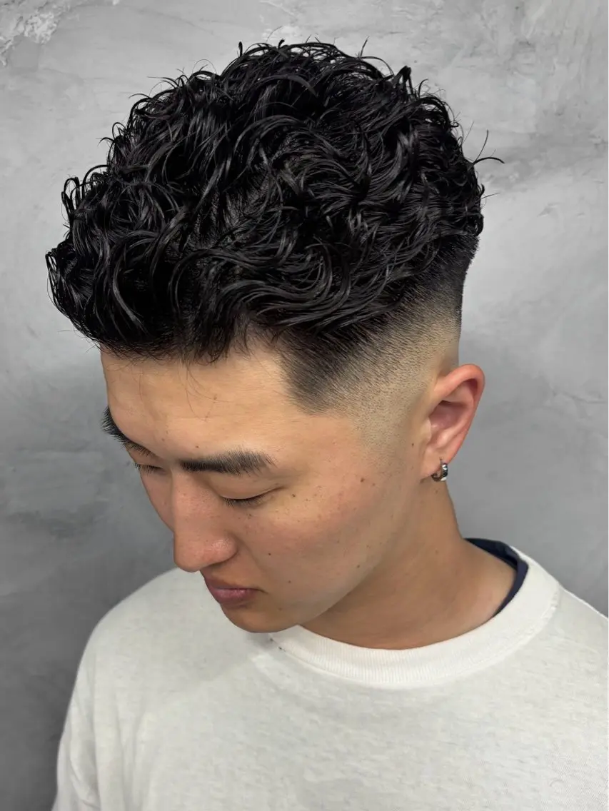 ショート メンズ フェードカット メンズパーマ カット パーマ 燕三条駅徒歩6分/ NOBUTA💎のヘアスタイル