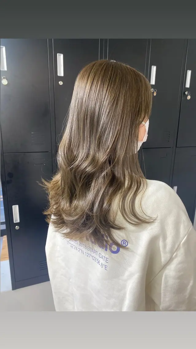 ロング カラー 透明感カラー オリーブカラー 濱﨑 紅葉のヘアスタイル