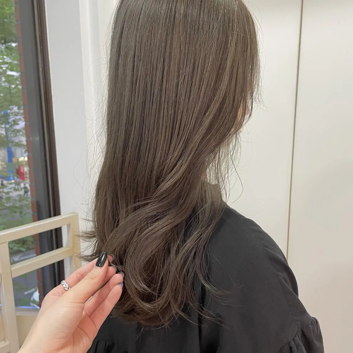 セミロング カラー TRENCH 相澤 果歩のヘアスタイル