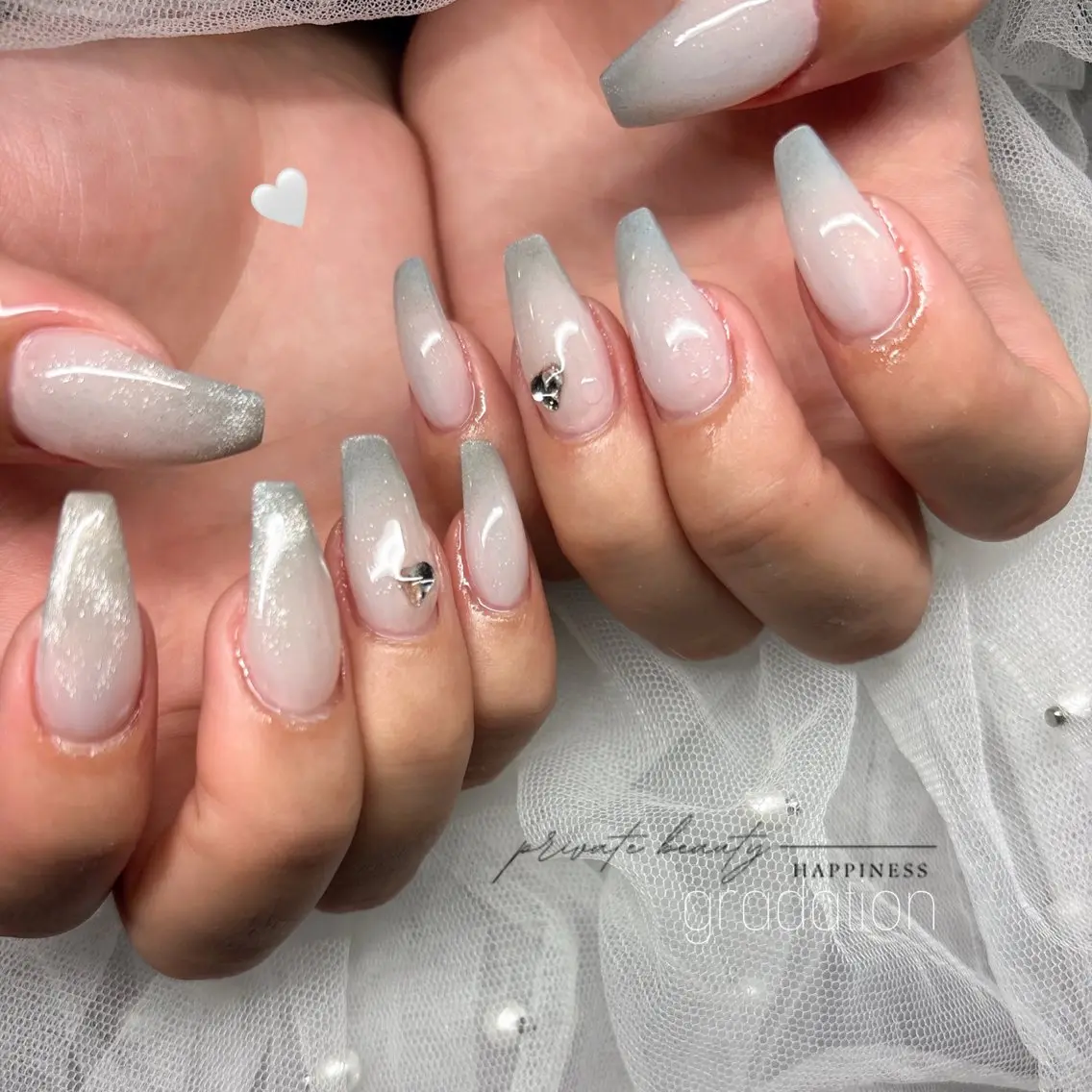 ネイル グラデーション 水色 ロングネイル マグネットネイル ハンドネイル happiness nailのネイルデザイン