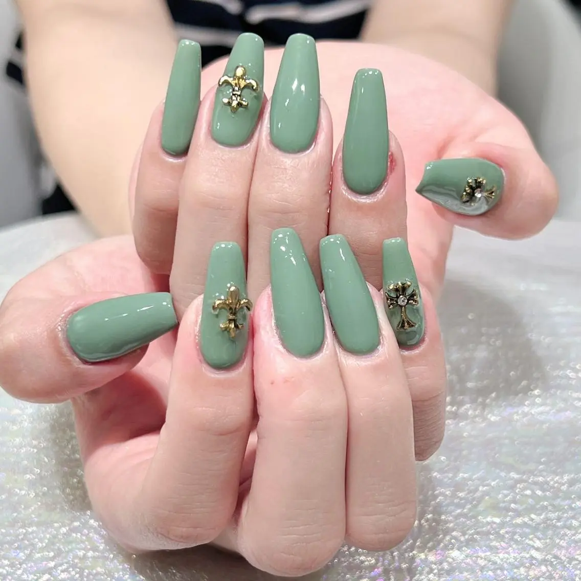 ネイル 長さ出し ネイルチップ Queens ひなのネイルデザイン