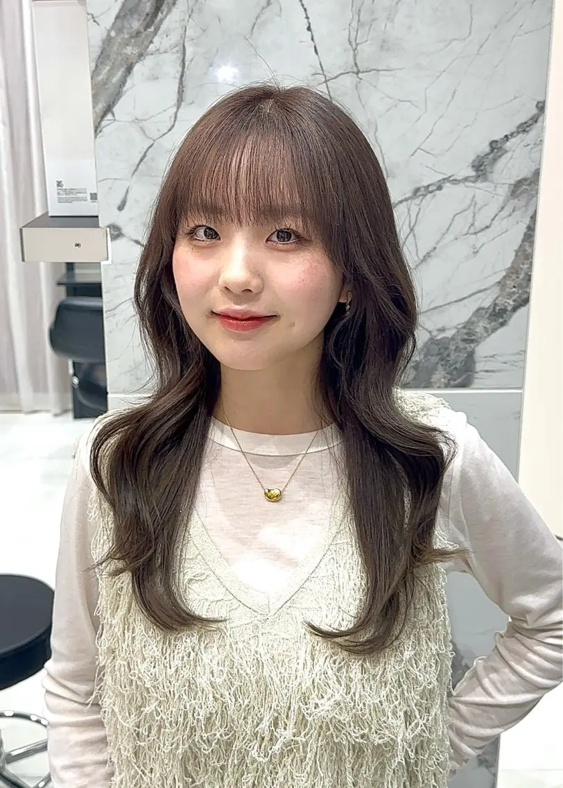 セミロング ラベンダーベージュ レイヤーカット GRANMASH丸川 典太のヘアスタイル