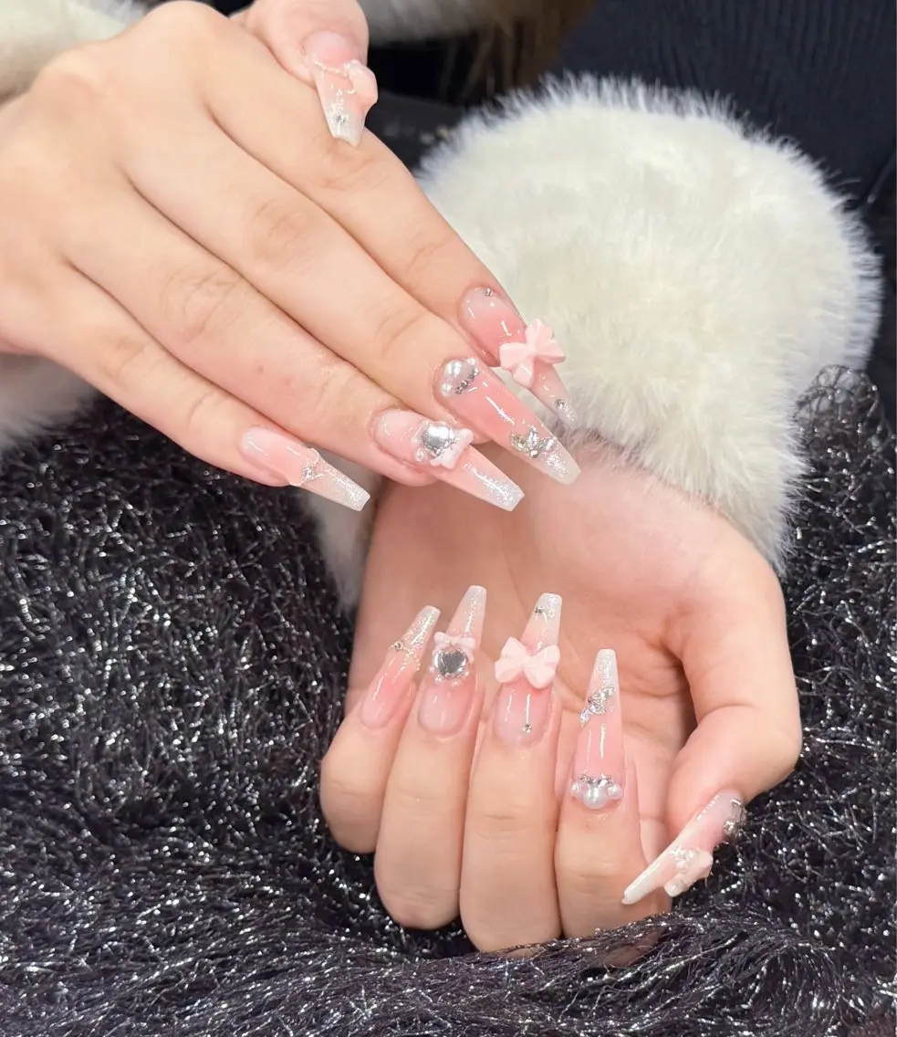 ネイル 成人式 フラッシュネイル フレンチネイル ジェルネイル グラデーション ハンドネイル 😍Yumi❤️ 💅Nail💅のネイルデザイン
