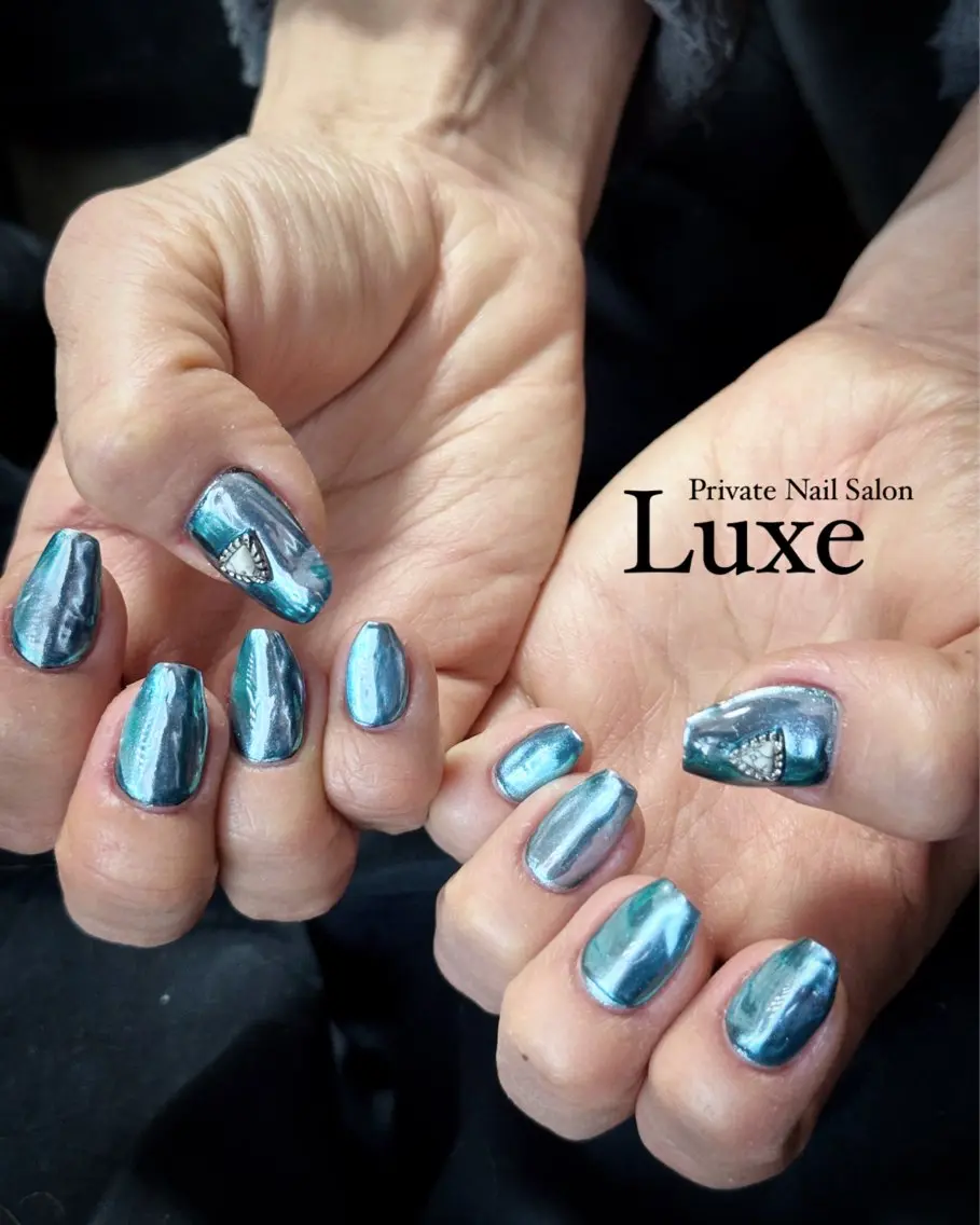 ネイル オーロラネイル ミラーネイル nail salon Luxe【リュクス】のネイルデザイン