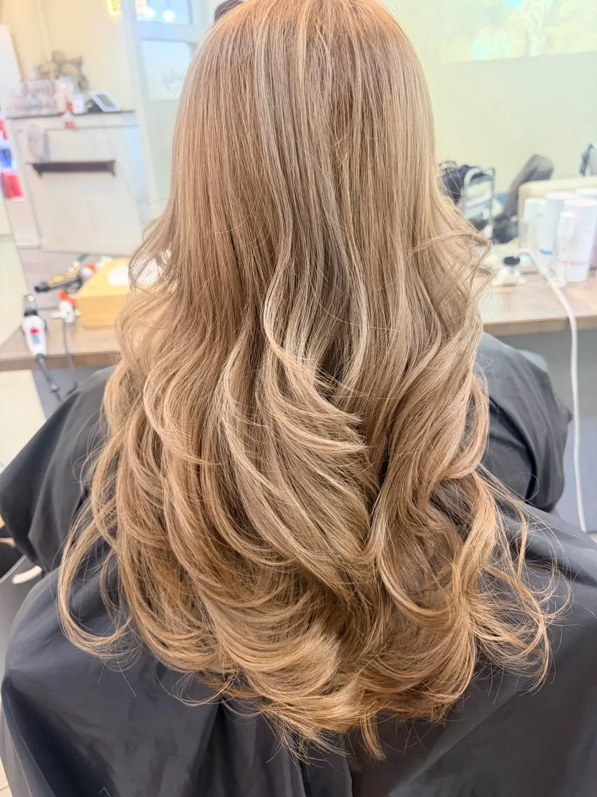 ロング カラー カット ヘアカラー トリートメント 鶴見 和美のヘアスタイル
