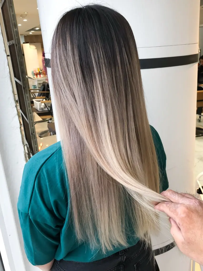 ロング カラー バレイヤージュ レイヤーカット ヘアカラー トリートメント welring hair salonのヘアスタイル