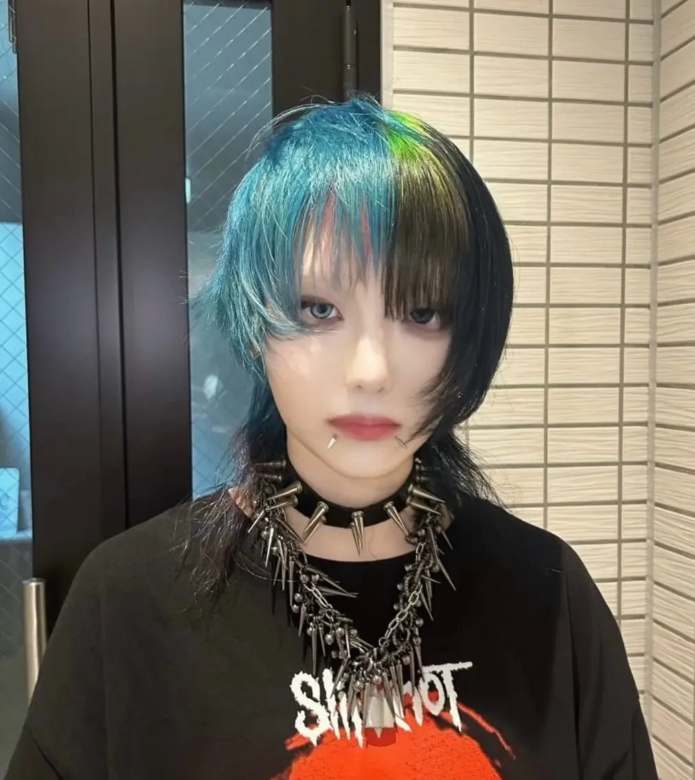 【💣個性爆発させたい方限定💥】2回ブリーチデザインカラー➕デザインカット➕美髪トリートメントの写真