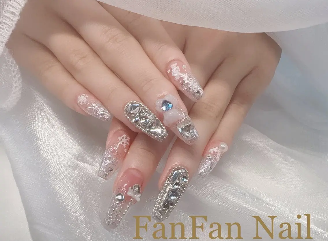 ネイル アートネイル オーロラネイル ガーリー キラキラネイル 韓国ネイル ハンドネイル Fanfan ネイルサロンのネイルデザイン