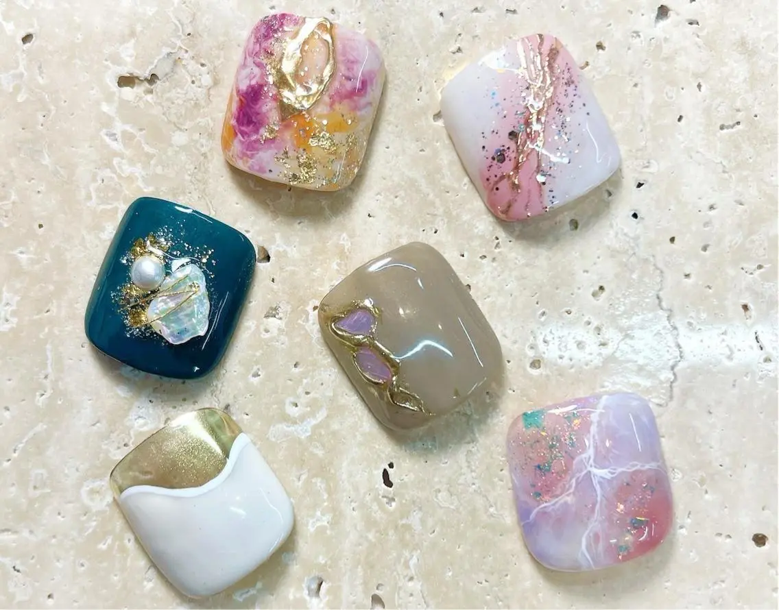ネイル フットネイル ちゅるん美フォルム 🦋AIRAのネイルデザイン