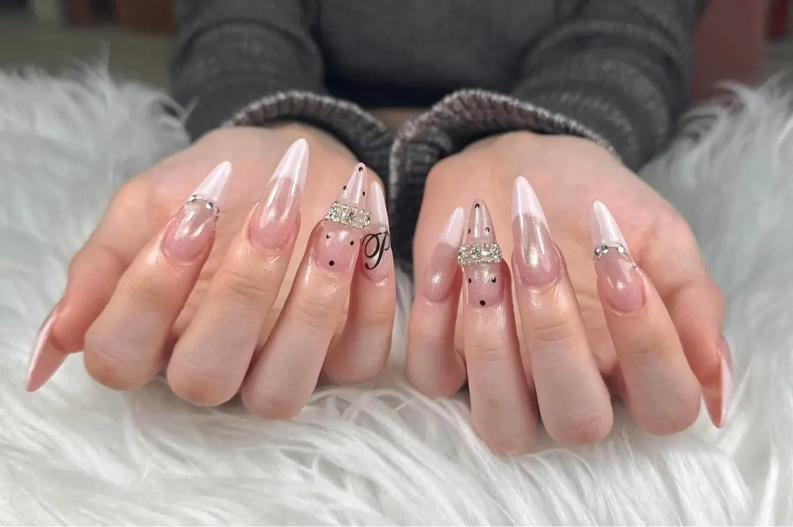 ネイル アートネイル ボルドー フレンチネイル ジェルネイル 氷ネイル・うるうるネイル ハンドネイル Yuki Nailsalonのネイルデザイン