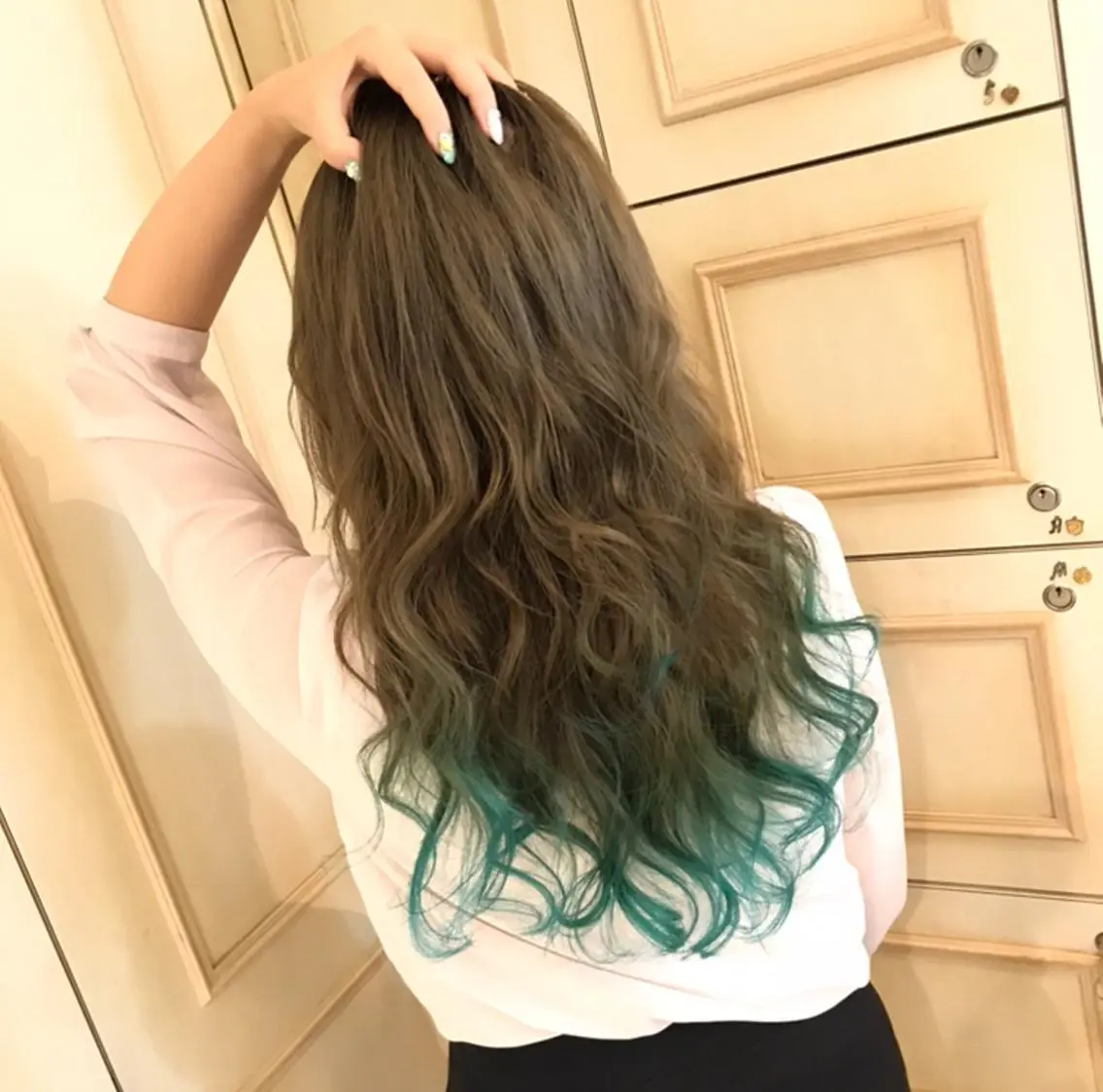 ロング カラー ヘアアレンジ エメラルドグリーン グラデーションカラー ナチュラル艶ヘア 🌸内田彩香のヘアスタイル