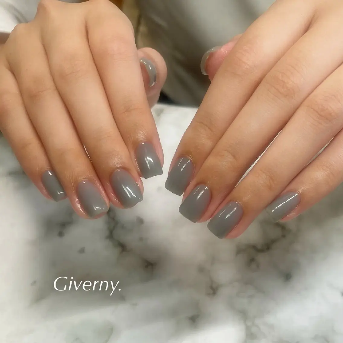 ネイル ブルー ワンカラーネイル シンプルネイル ハンドネイル Giverny .のネイルデザイン