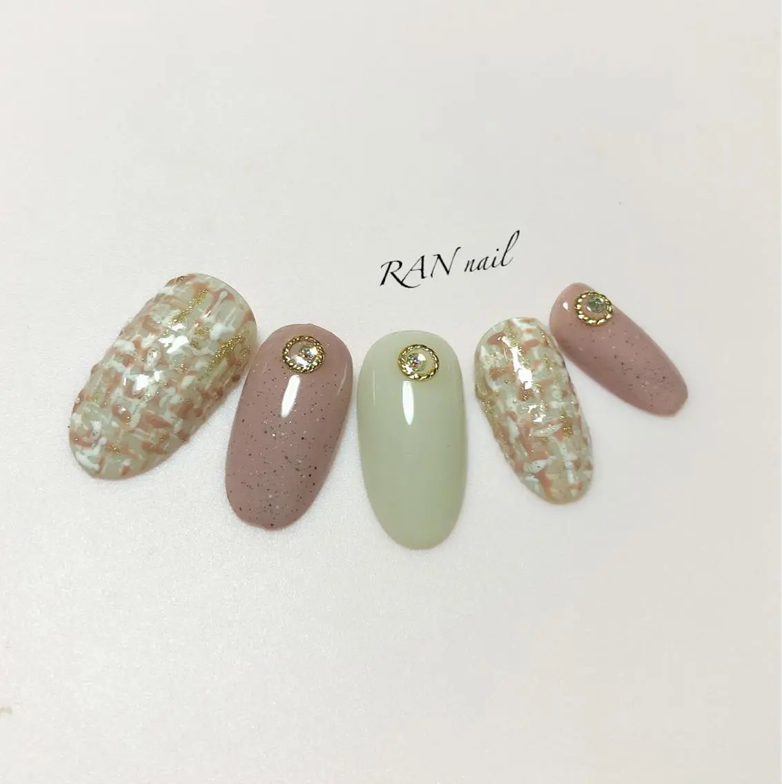 ネイル フットネイル ゴールド オフィスネイル ピンク ツイードネイル ハンドネイル フットネイル RAN nailのネイルデザイン