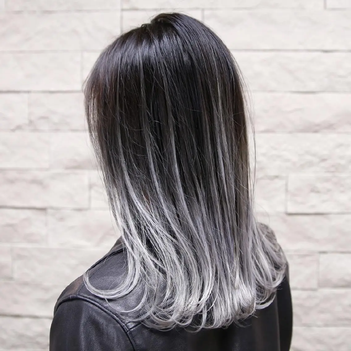 ミディアム カラー バレイヤージュ レイヤーカット 艶髪✨ハイトーン ✨ホワイト✨北宗一郎のヘアスタイル