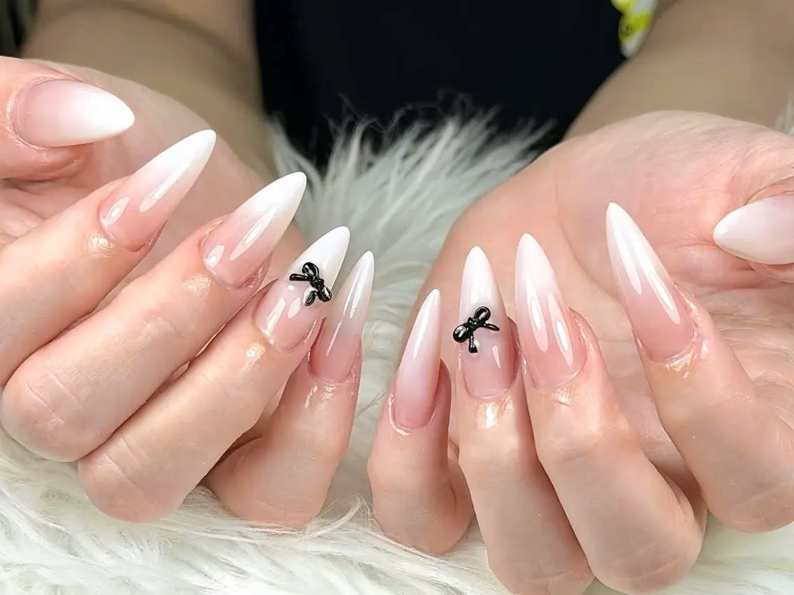 ネイル アートネイル ボルドー フレンチネイル ジェルネイル 氷ネイル・うるうるネイル ハンドネイル Julie NailSalonのネイルデザイン