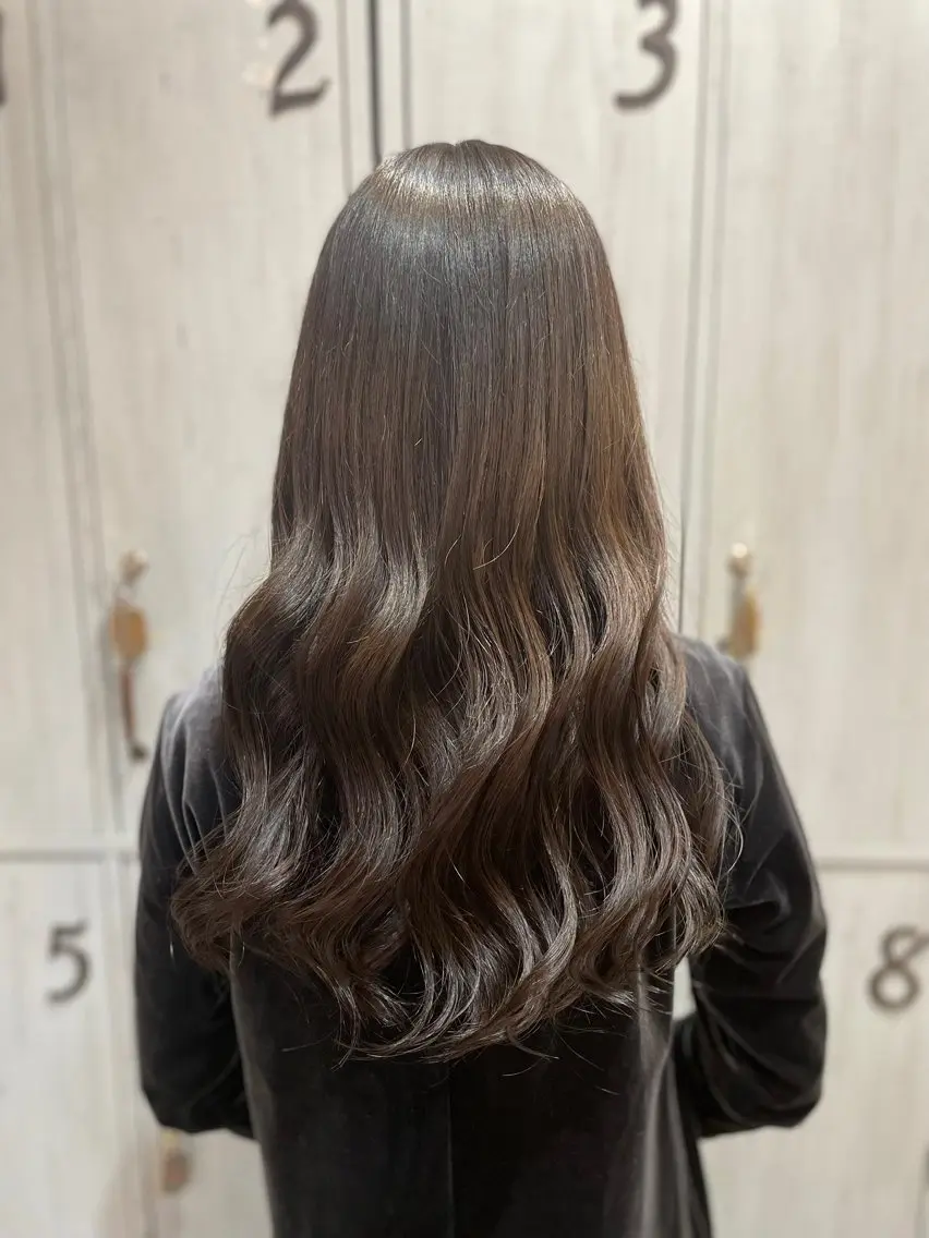 ロング ヘアカラー 茅野 あゆ美のヘアスタイル