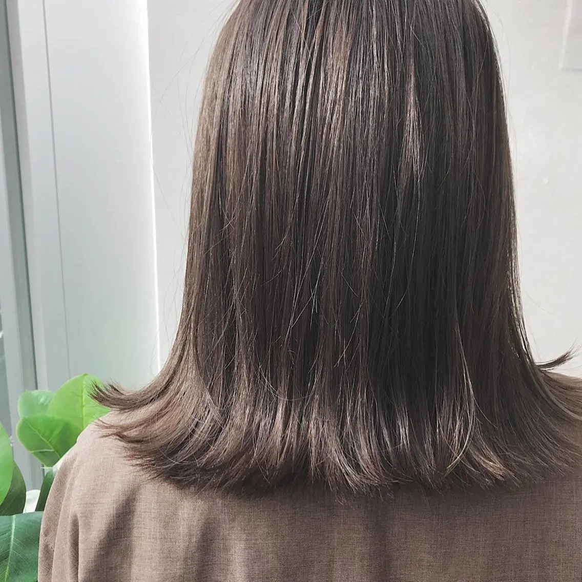 ミディアム カラー グレージュ AGU akariのヘアスタイル