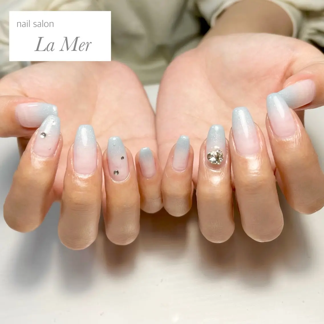 ネイル ブルー グラデーション キラキラネイル ラメ(グリッター) ラメグラデーション ハンドネイル nailsalon La Merのネイルデザイン