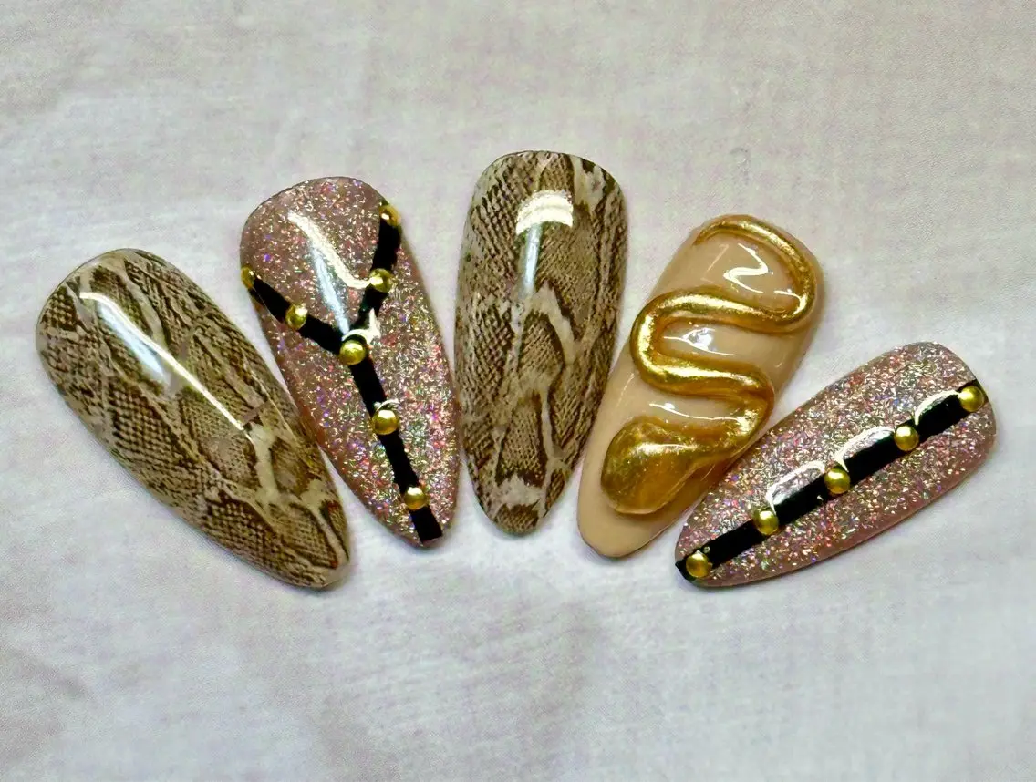 ネイル アートネイル チークネイル フレンチネイル キラキラネイル ラメ(グリッター) Mai’s nailのネイルデザイン