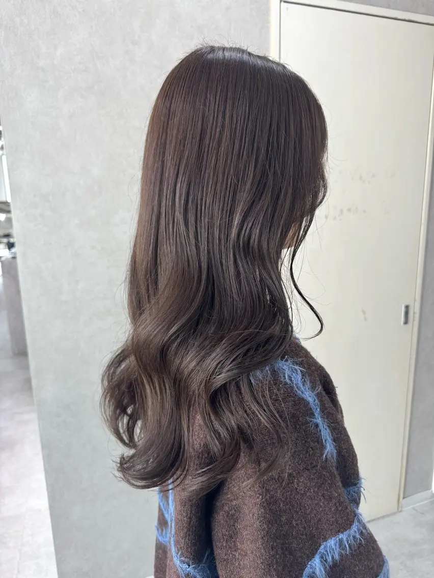 ロング カラー アッシュ アッシュブラウン ベージュカラー 黒髪 ブリーチ カット ヘアカラー トリートメント 赤み無し柔らかカラー 【梅田】madokaのヘアスタイル