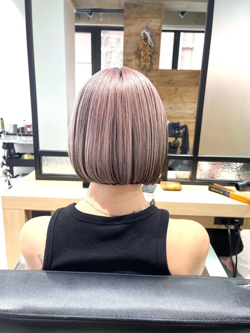 ショート カラー ブリーチ ヘアカラー 白髪ぼかしハイライト バレイヤージュヤマトのヘアスタイル