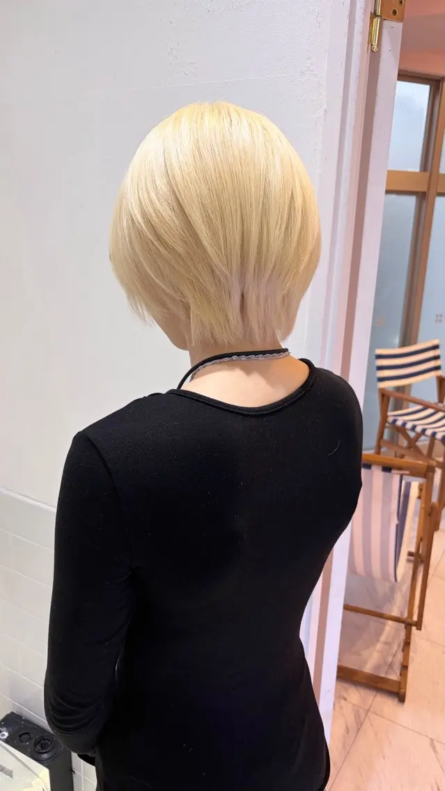 ショート カラー ブリーチ 抜きっぱなしブロンド ブロンド ヘアカラー トリートメント レイン🌏🍀 透明感/ハイトーンのヘアスタイル