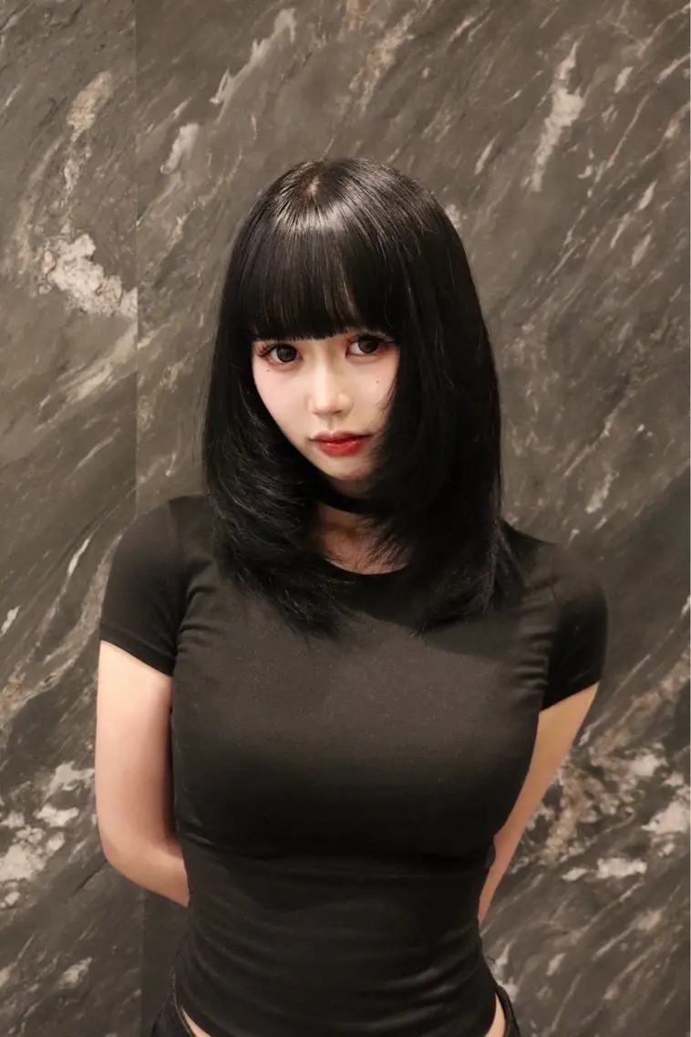 セミロング カラー カット トリートメント レイヤー/ブリーチ iwamiya岩見谷のヘアスタイル