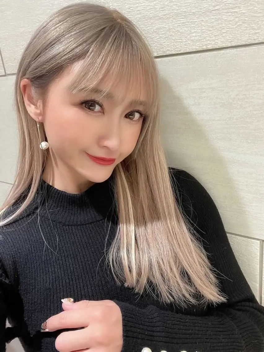 セミロング ヘアカラー エクステ ✨最安値✨エクステ カラー🌼つきな🌼のヘアスタイル