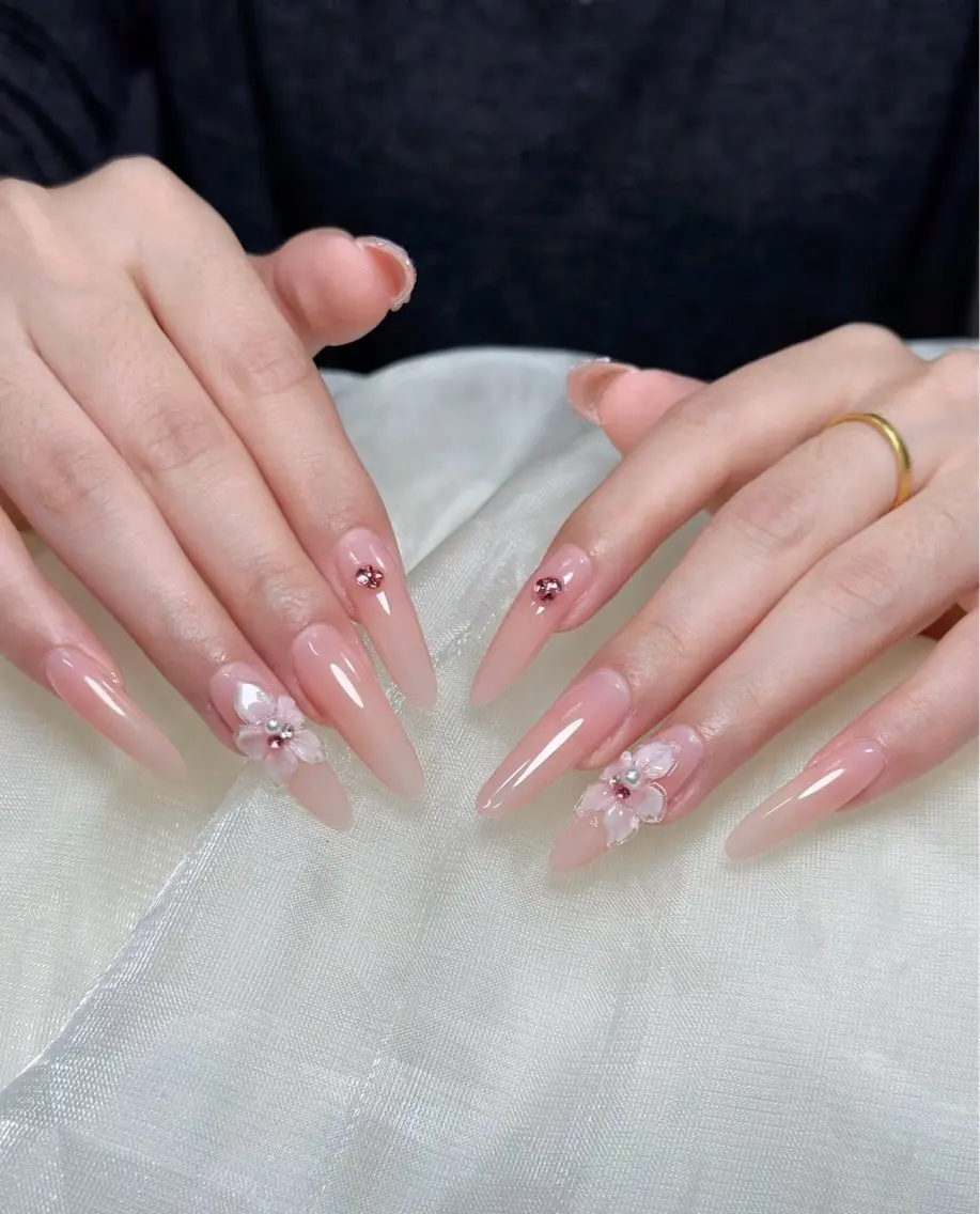 ネイル アートネイル ジェルネイル キラキラネイル 韓国ネイル オフィスネイル Daisy Nailsのネイルデザイン