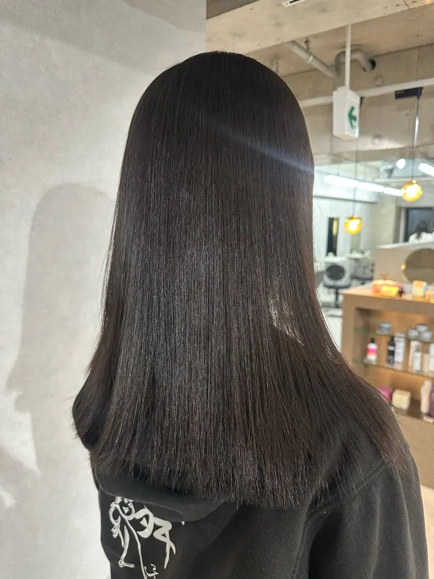 セミロング カット 縮毛矯正 🫧MANA レイヤーカット🌙のヘアスタイル