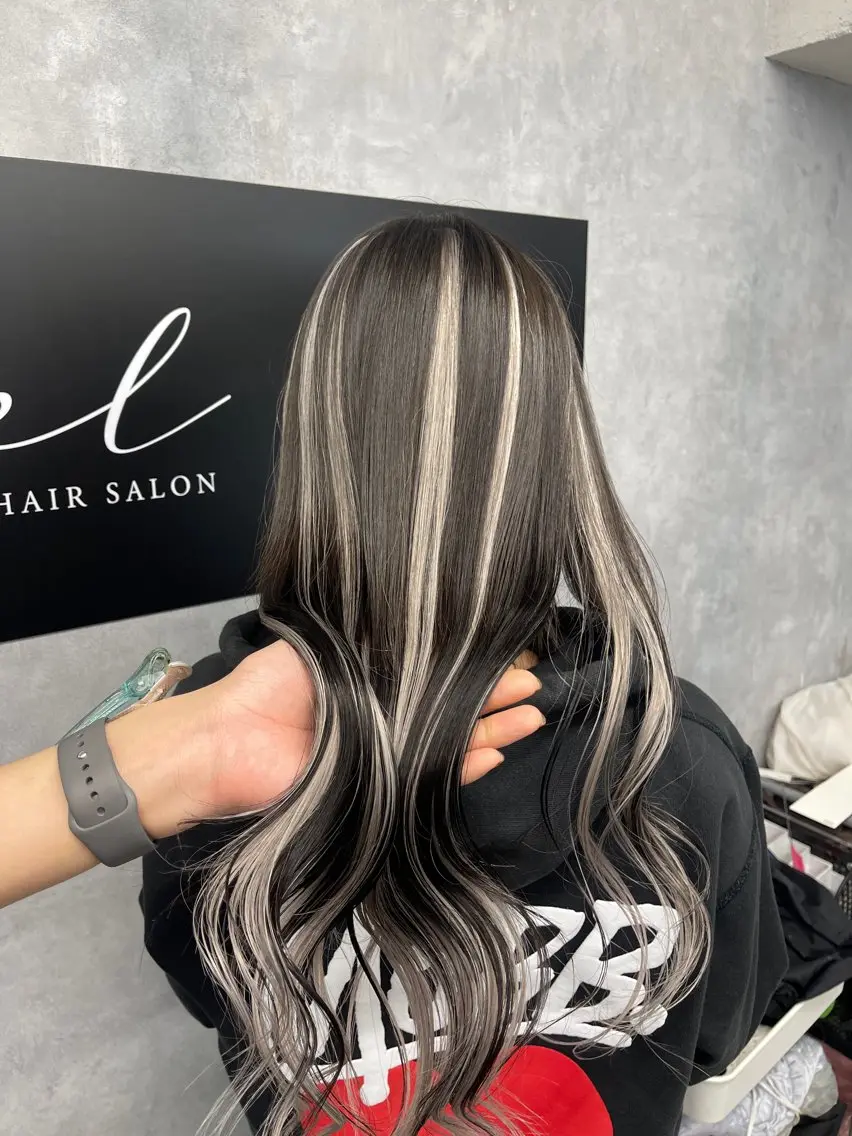 ロング カラー ブリーチ ハイライトカラー エクステ ハイライト 髪質改善 ヘアカラー エクステ 福西 洋斗のヘアスタイル