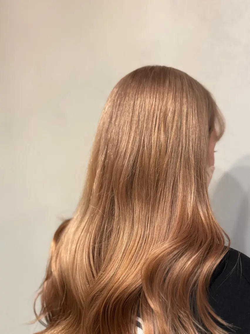 ロング カラー ベージュカラー ヘアカラー もも ストレート/艶カラーのヘアスタイル