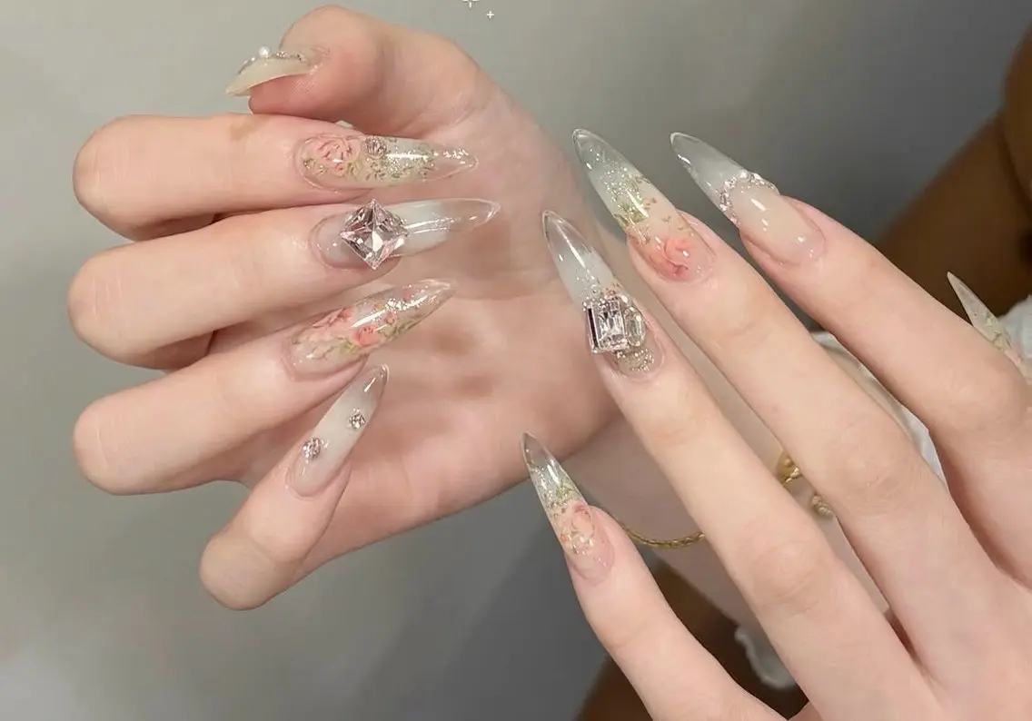 ネイル フラッシュネイル フレンチネイル ガラスフレンチ キラキラネイル 韓国ネイル ハンドネイル ハンドケア REI NAILS SALONのネイルデザイン