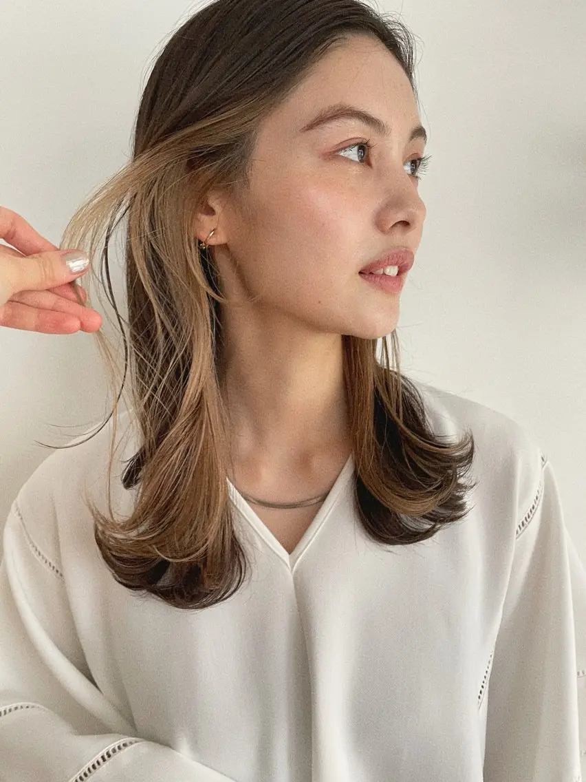 ロング カラー ベージュカラー デザインカラー インナーカラー ミルクティーベージュ ヘアカラー 暖色カラー/ダブル カラー/名古屋/辻のヘアスタイル