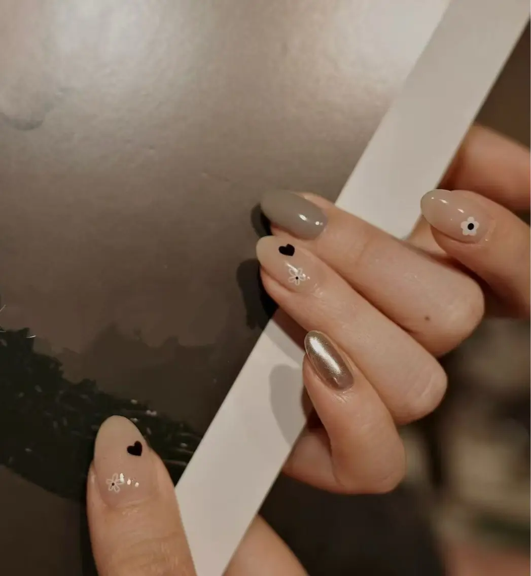 ネイル オーロラネイル フラワーネイル フットネイル フレンチネイル ジェルネイル ハンドネイル BabyYouMi nailのネイルデザイン