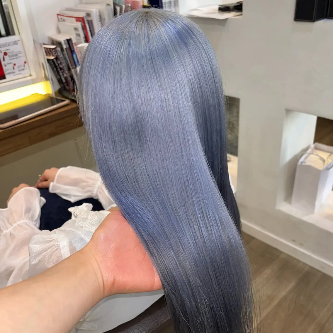 セミロング ヘアカラー and Artのヘアスタイル
