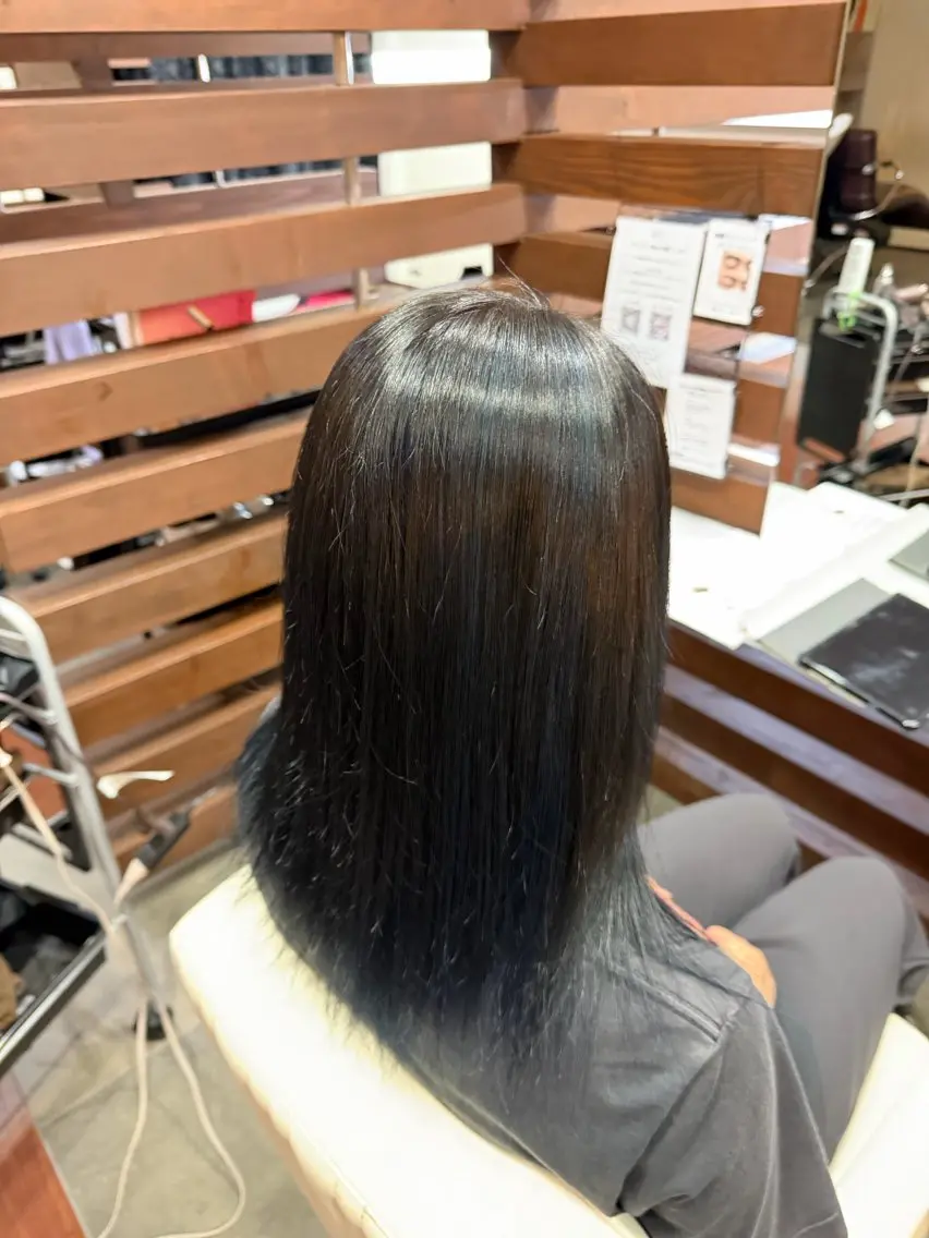 セミロング ヘアカラー LiL しおんのヘアスタイル