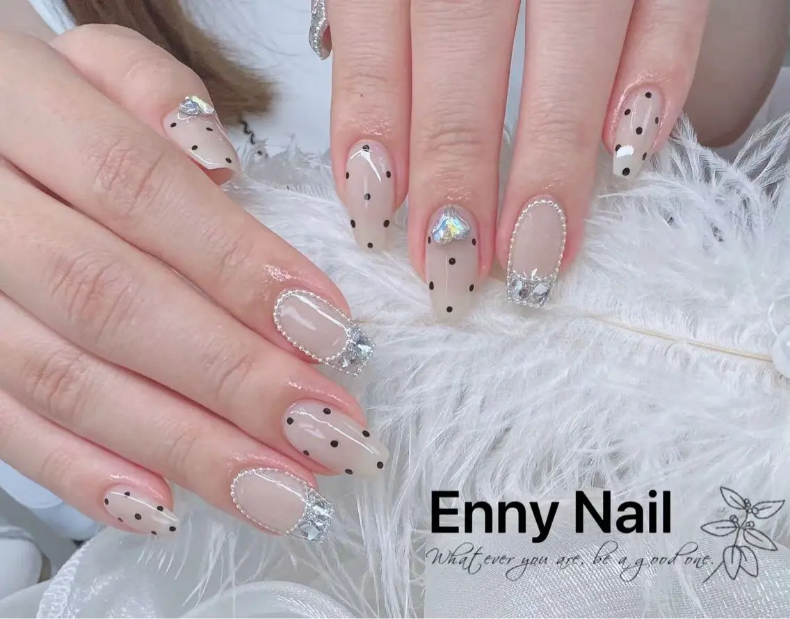 ネイル チークネイル フットネイル フレンチネイル ジェルネイル ガラスフレンチ Nailsalon Ennyのネイルデザイン