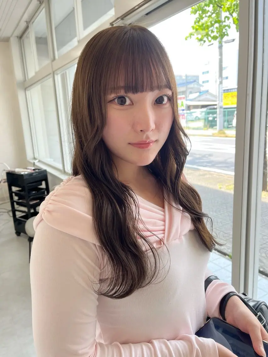 ミディアム カラー ブリーチ ダブルカラー ブリーチなしカラー 長山 茉白のヘアスタイル