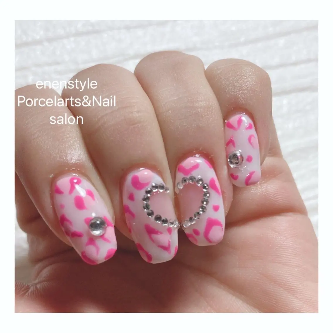 ミディアム ネイル ハンドネイル 🐾enen style 🐾のネイルデザイン