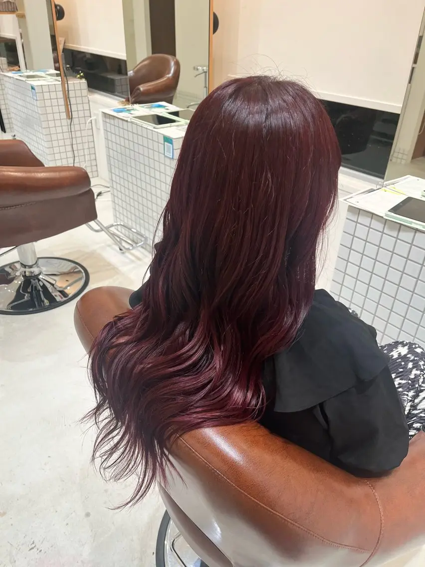 カラー ピンクカラー レッドカラー 太田 恵美梨のヘアスタイル