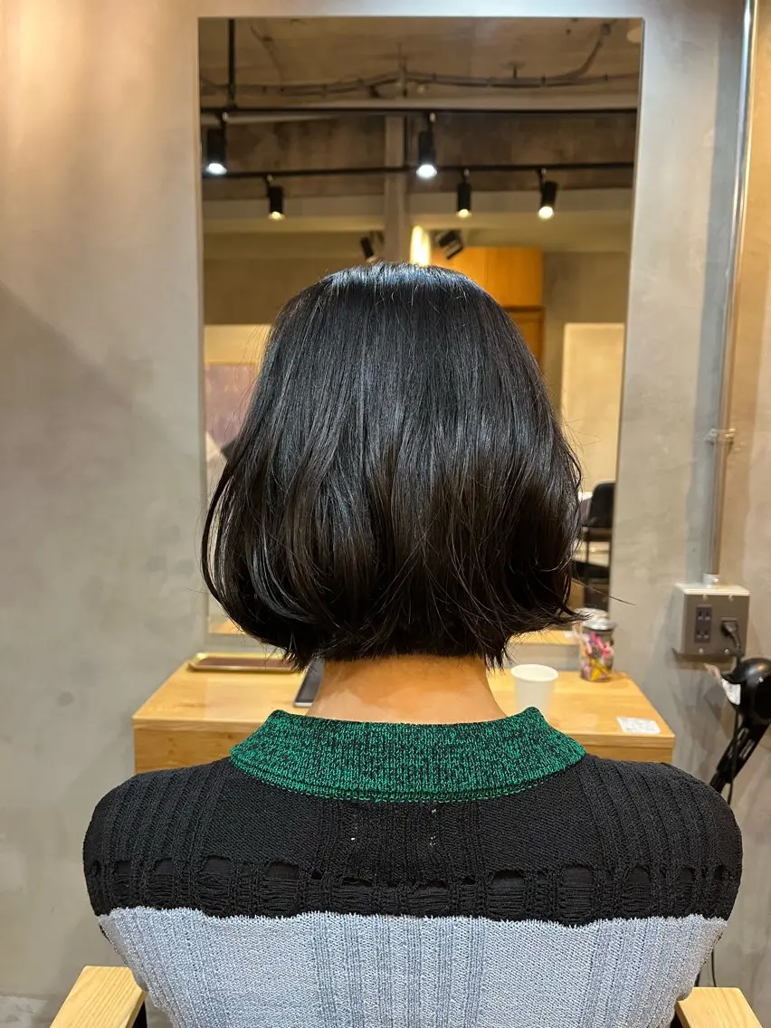 ショート ボブ くせ毛 カット 艶カラー／似合わせカ ット中目黒akaneのヘアスタイル