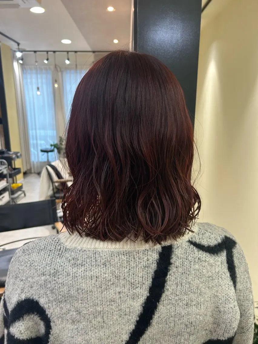 ミディアム カラー ミディアムパーマ ブリーチ ブリーチなしカラー レッドカラー hubhair レイヤー/透明感のヘアスタイル
