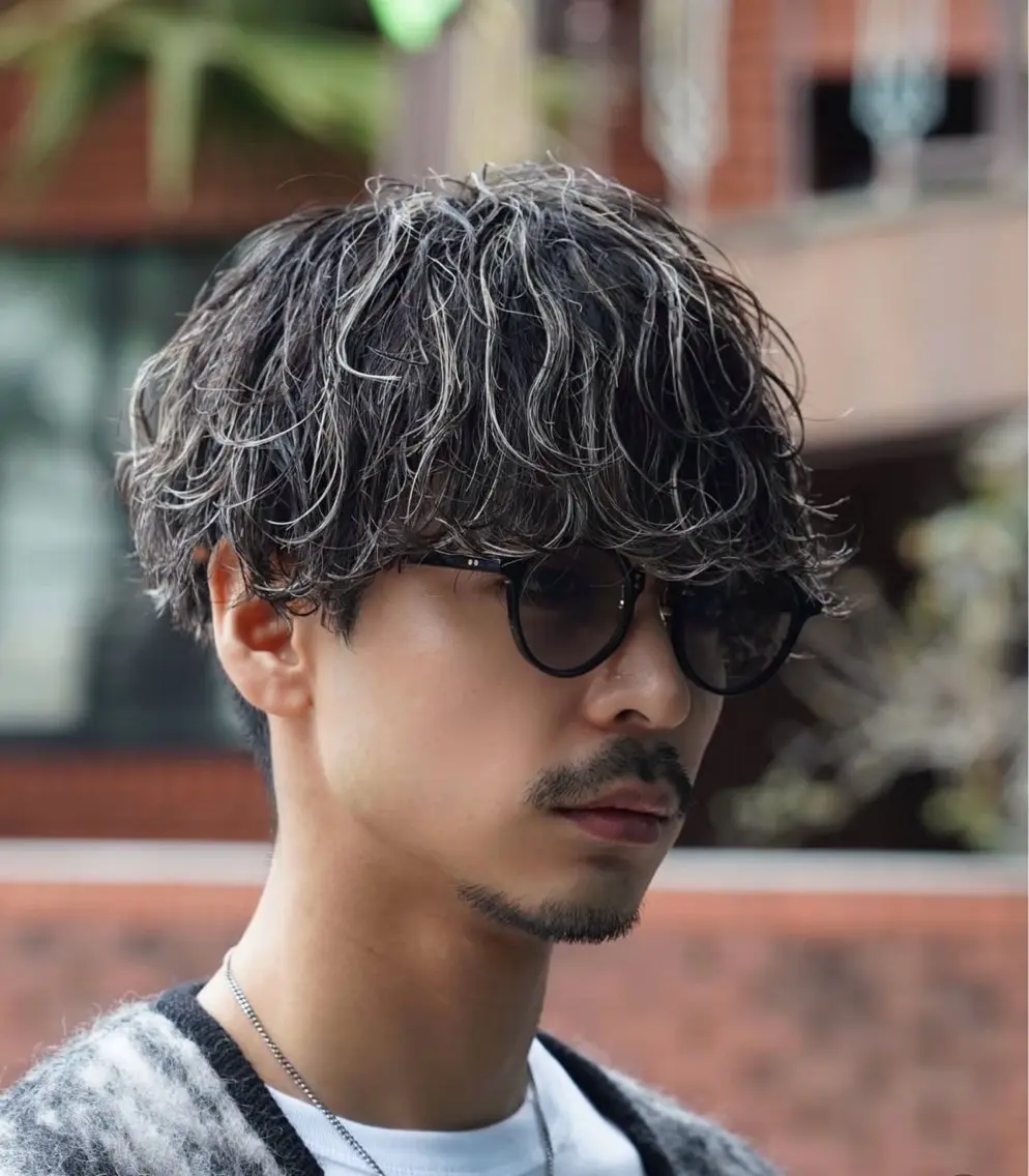 ミディアム パーマ メンズ ミディアムパーマ センターパート マッシュウルフ マッシュ メンズパーマ 伊藤 大地のヘアスタイル