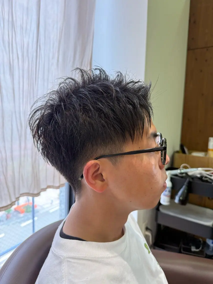 ショート メンズ ツーブロック 刈り上げ 溝口 槙里也のヘアスタイル
