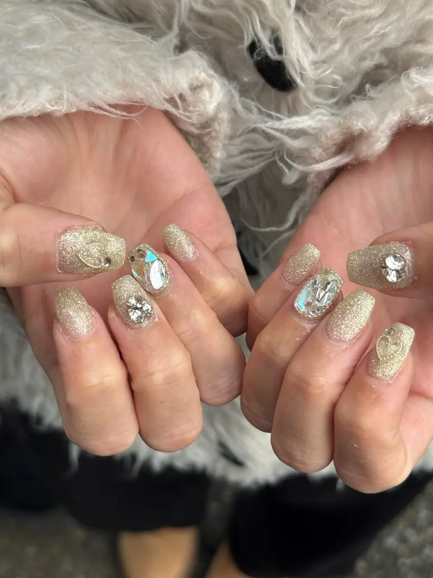 ネイル LAVISH 大和店 emi・:*+のネイルデザイン