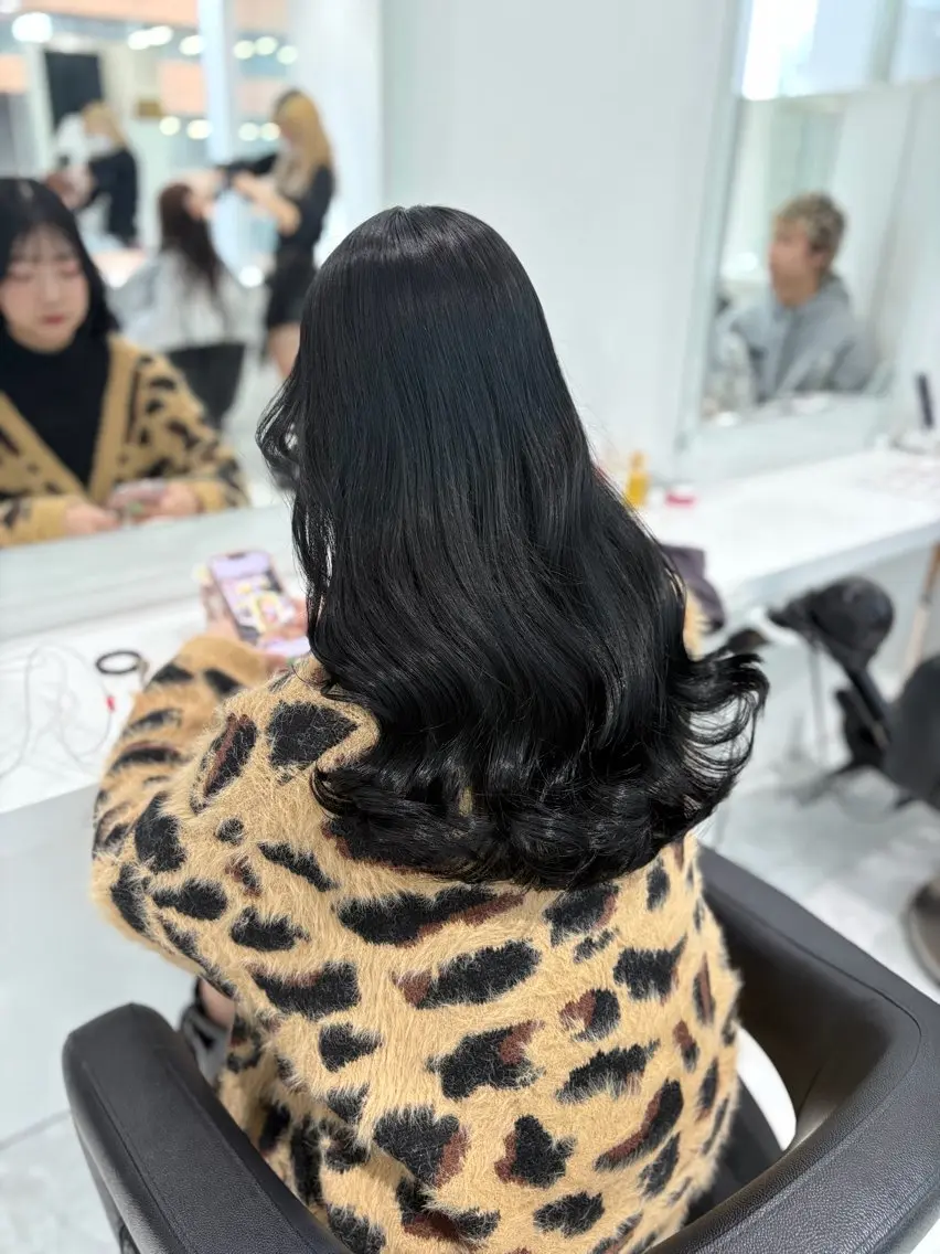 【🇰🇷韓国風カラー🇰🇷】艶カラー➕保湿トリートメント➕コテ巻き仕上げの写真