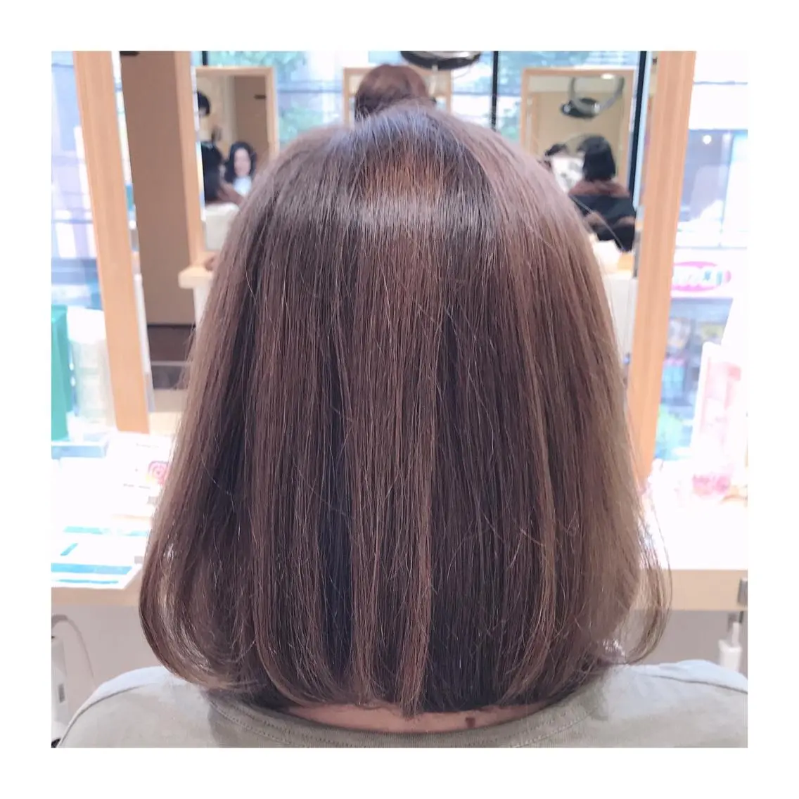 ミディアム カラー 30代からの大人 ショートのヘアスタイル
