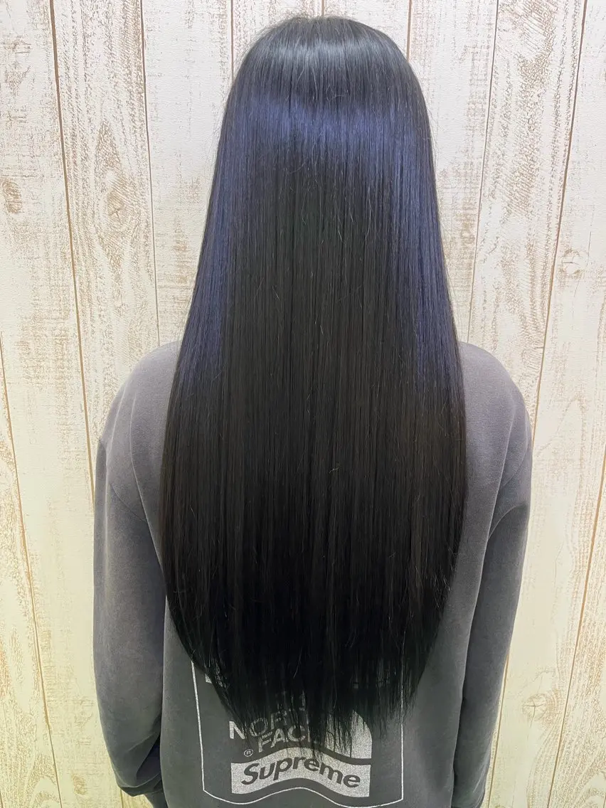 ロング カラー 黒髪 ブルーカラー ブルーブラック 工藤 ゆなのヘアスタイル