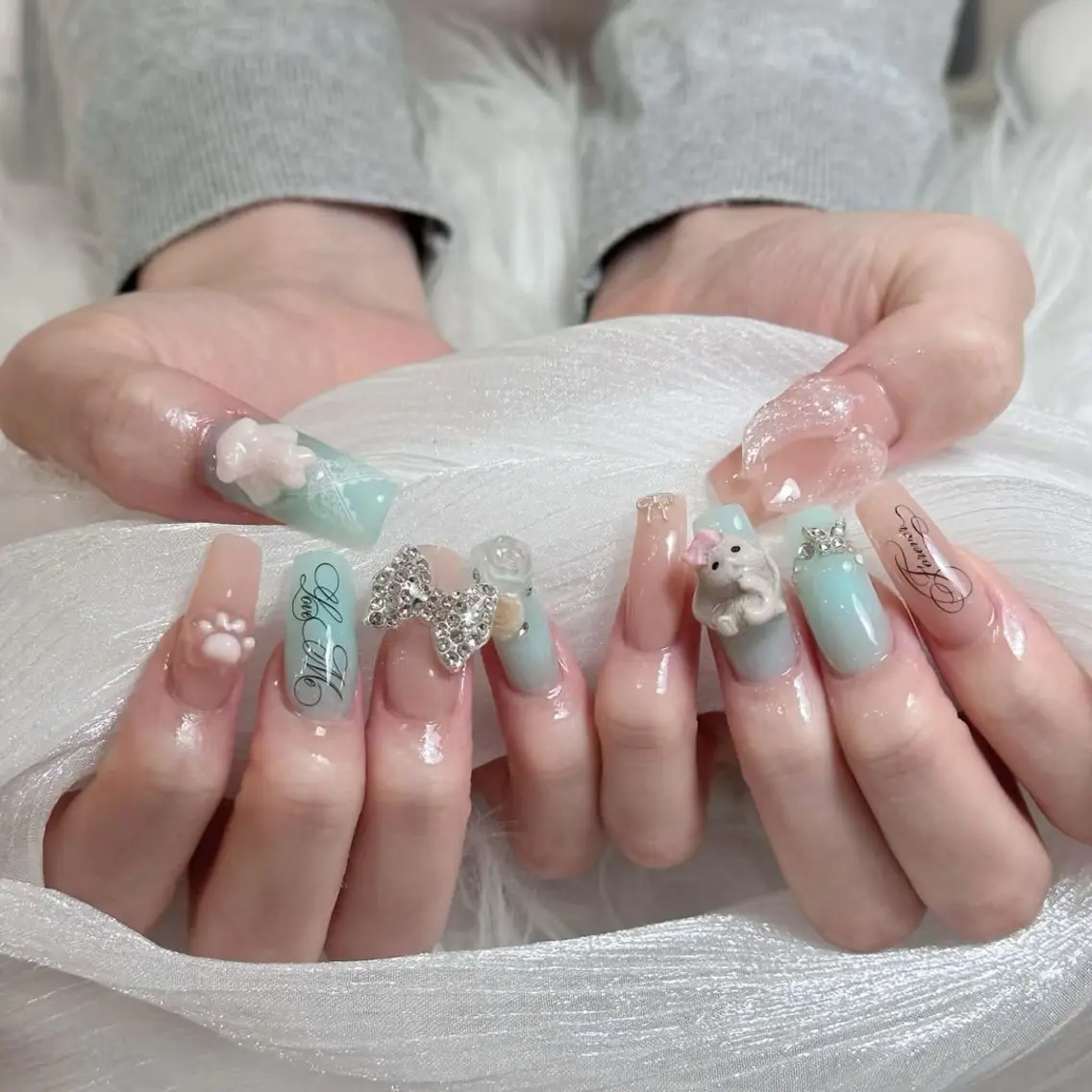 ネイル チークネイル ドット フットネイル フレンチネイル グラデーション ハンドネイル ハンドケア Nihonthy Nail 新宿のネイルデザイン